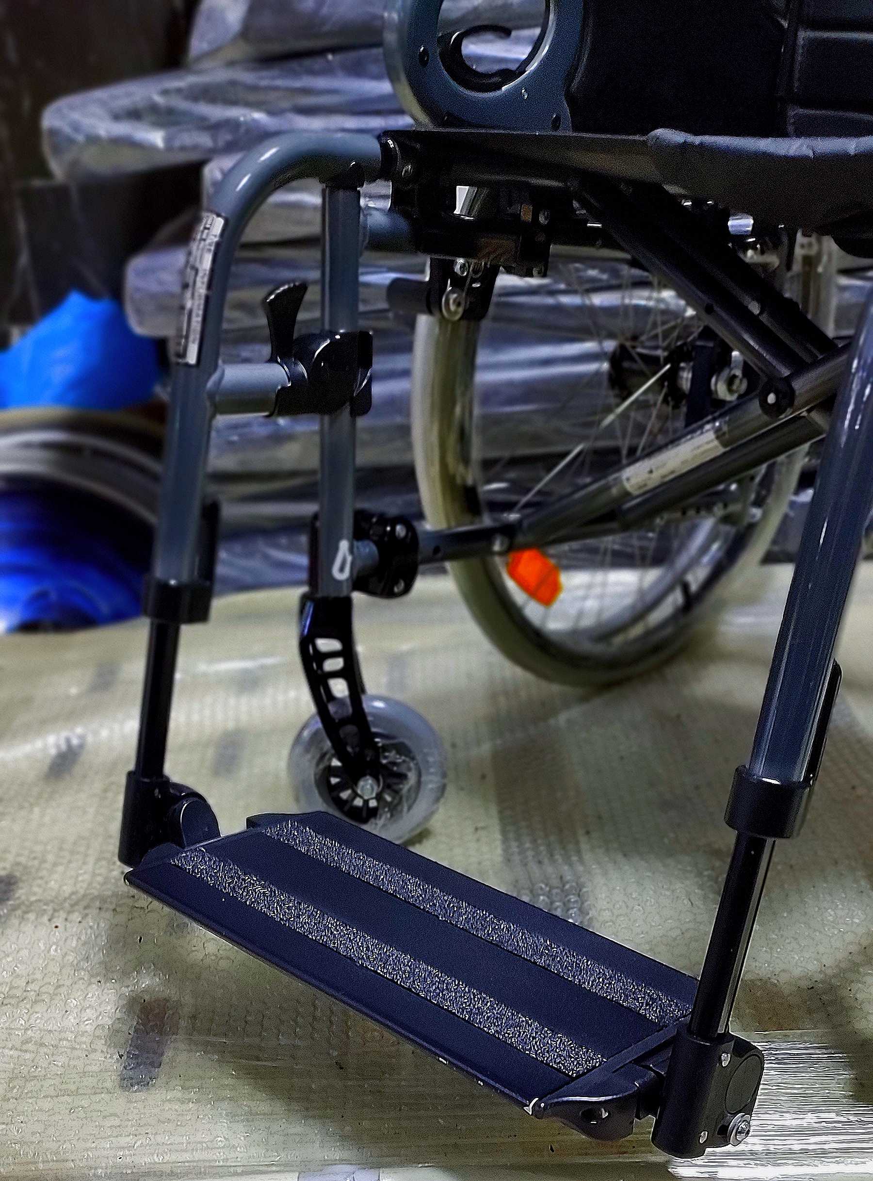 QUICKIE Easy 300 FOLDING WHEELCHAIR